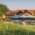 Weingut Essgut Schlafgut Sabathihof-dillinger 여관 Glanz an der Weinstraße