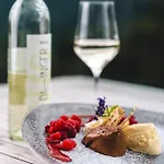 Weingut Essgut Schlafgut Sabathihof-dillinger 여관 *