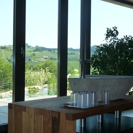 Penzion Weingut Essgut Schlafgut Sabathihof-dillinger *