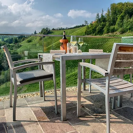 Weingut Essgut Schlafgut Sabathihof-dillinger Glanz an der Weinstrasse