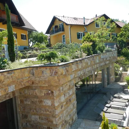 Weingut Essgut Schlafgut Sabathihof-dillinger Мини-отель Гланц-ан-дер-Вайнштрасе