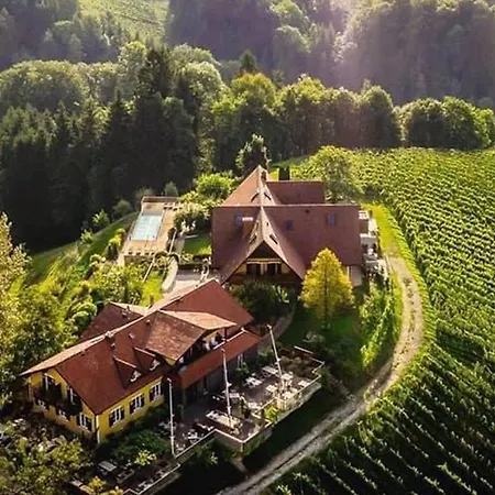 Weingut Essgut Schlafgut Sabathihof-dillinger * Гланц-ан-дер-Вайнштрасе