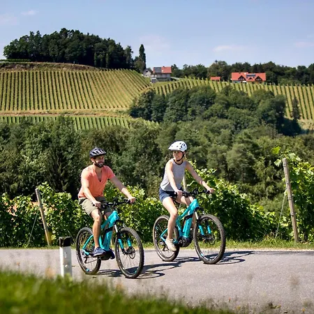 Weingut Essgut Schlafgut Sabathihof-dillinger * Glanz an der Weinstrasse