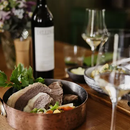 Weingut Essgut Schlafgut Sabathihof-dillinger * Glanz an der Weinstraße