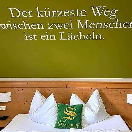 Weingut Essgut Schlafgut Sabathihof-dillinger * Glanz an der Weinstraße
