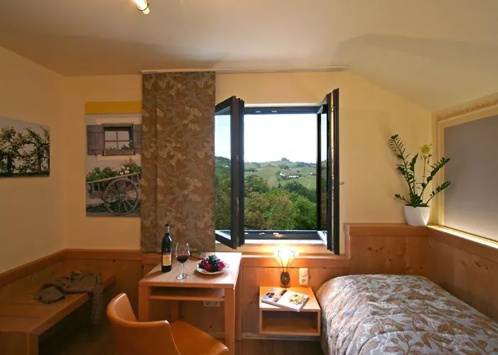 بيت ريفي Weingut Essgut Schlafgut Sabathihof-dillinger Glanz an der Weinstraße