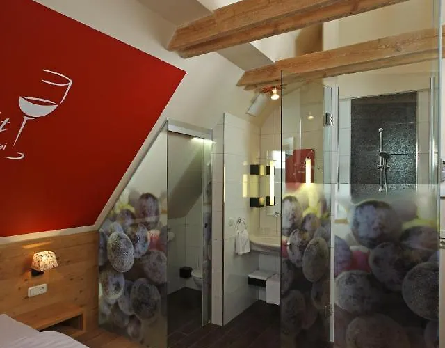 Värdshus Weingut Essgut Schlafgut Sabathihof-dillinger *