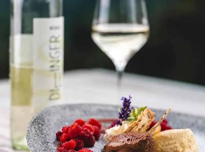 Weingut Essgut Schlafgut Sabathihof-dillinger بيت ريفي *